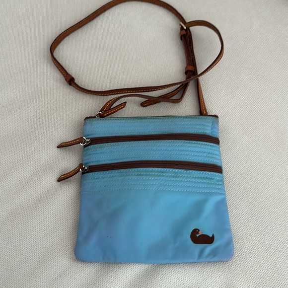 DOONEY & BOURKE BLUE TRIPLE ZIPPER FRONT CROSSBODY BAG - Picture 2 of 14